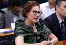 Carla Zambelli nega aval de Bolsonaro para propor STF a Moro