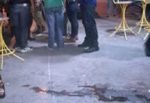 Homem é espancado até a morte dentro de bar; irmã presenciou o crime