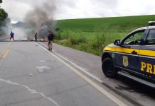 Protesto bloqueia trecho da BR-104, em Messias