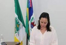 Fabiana Pessoa assina contrato que garante oferta de jantar em restaurante popular da capital