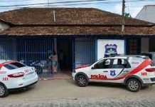 Após agredir companheira, mulher xinga policial de “negro safado” e queima colchões de cela