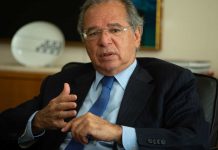 Único reajuste possível a funcionalismo é linear e de até 5%, diz Guedes