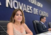 Vereadora Silvania Barbosa secretariando os trabalhos da Câmara
