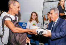 População de rua recebe cobertores nas Praças Deodoro e dos Martírios