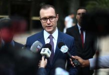 Zanin vira alvo da esquerda e é defendido por governo após 1 mês no STF