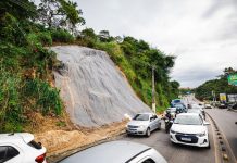 Avenida Leste-Oeste recebe tecnologia que impermeabiliza solo em dois pontos de encostas