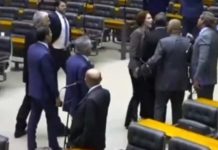 Carla Zambelli e Lindbergh trocam ofensas e precisam ser apartados por colegas