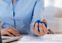 Psicólogo aponta sinais que o corpo dá antes de uma crise de ansiedade