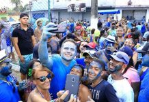 Governador prestigia desfile do tradicional bloco Tudo Azul