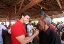 Páscoa Solidaria: Prefeito Cacau inicia entrega de peixes para famílias carentes