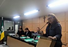 Professora Graça, agradece a Rogério Teófilo pela pavimentação das 25 ruas do Arnon de Melo