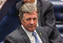 Collor curte os EUA e seus funcionários comem pão que o diabo amassou