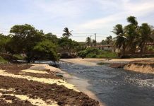 Mancha no mar de Riacho Doce seria de esgotos clandestinos