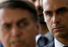 Bolsonaro sobre Eduardo: “Pretendo beneficiar filho meu, sim”