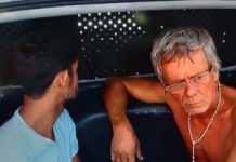 Homens são presos ao serem flagrados arrancando placa de sinalização de rua