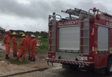 Casa é atingida após deslizamento de barreira na AL-101 Norte