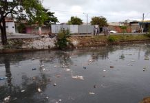 Chuva faz Salgadinho levar mais entulhos à Praia da Avenida