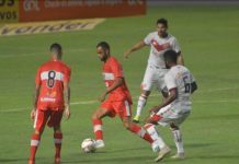 Léo Gamalho marca duas vezes, mas Vitória reage e empata nos acréscimos com CRB
