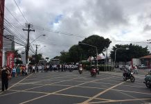 Vídeos: protesto em frente ao Cepa trava trânsito na Fernandes Lima