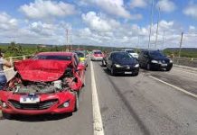 Engavetamento com 5 carros provoca lentidão no trânsito na Ponte Divaldo Suruagy