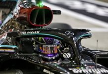 Hamilton garante 98ª pole position da carreira e larga em 1º no Bahrein