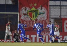 CSA abre grande vantagem, vê Brusque chegar perto, mas vence em Santa Catarina: 3 a 2