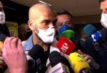 De volta, Daniel Alves minimiza críticas ao São Paulo e diz que quer jogar contra o Palmeiras