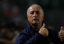Felipão e elenco do Grêmio se reúnem por quase 2 h após derrota em casa