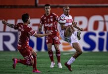 Com um a menos, CRB leva sufoco, mas segura empate com o Vila Nova, em Goiânia: 0 a 0