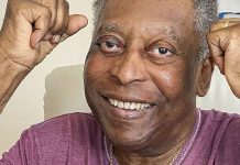 Pelé faz 81 anos, ganha boinas de presente e sonha com Copa no Qatar