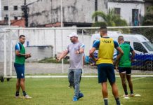 CSA embarca para Chapecó e time ainda tem dúvidas no setor ofensivo