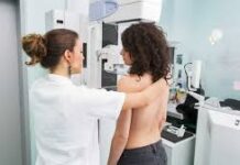 Sinais sutis do corpo podem indicar risco de câncer de mama