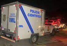 Cliente de barbearia é assassinado a tiros no momento do corte do cabelo; dupla é suspeita