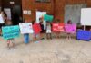 Pais protestam contra redução de aulas e problemas em colégio da Ufal
