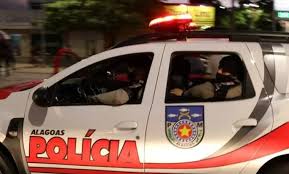 CARRO P. COM POLICIAIS