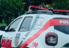 Cliente de bar é baleado no pé após dupla chegar de moto e atirar várias vezes, em Maceió