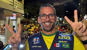 LEO CARREATA